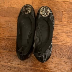 Black patent leather story Butch Caroline flats